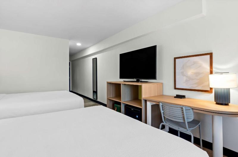 Queen Room with Two Queen Beds image 1