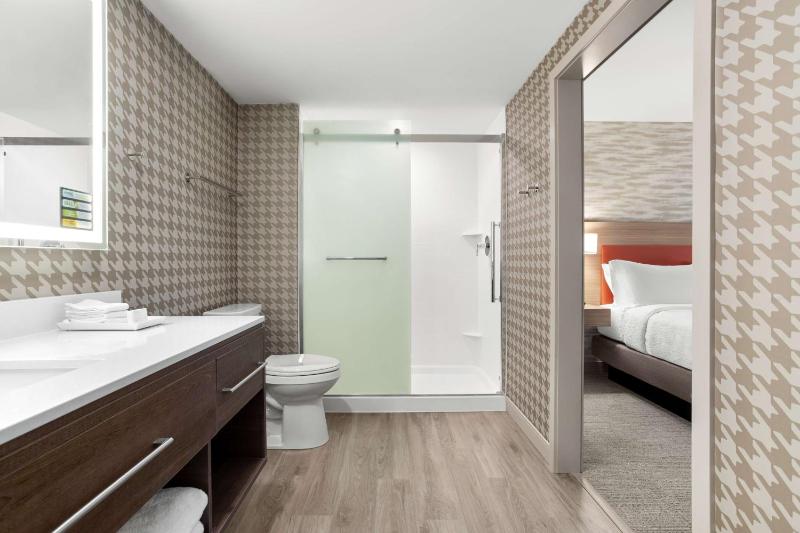 One-Bedroom King Suite image 2