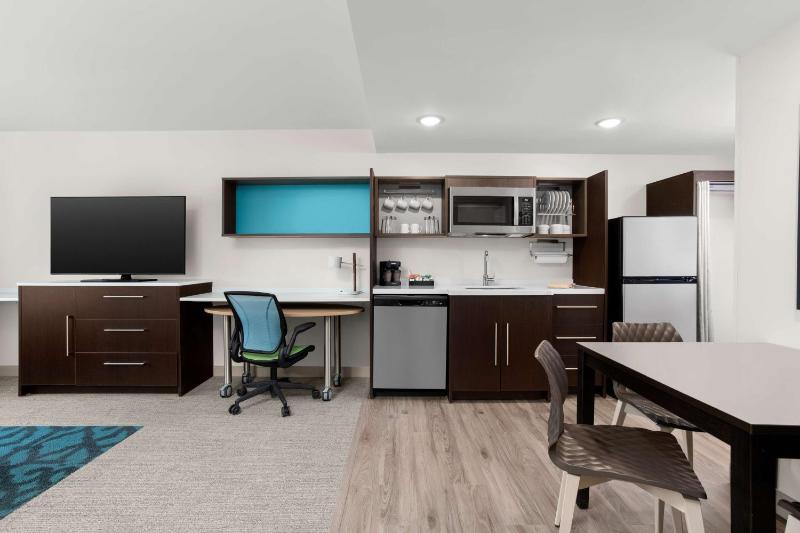 One-Bedroom King Suite image 3