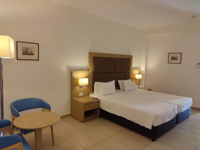 Double or Twin Room with Sea View image 2