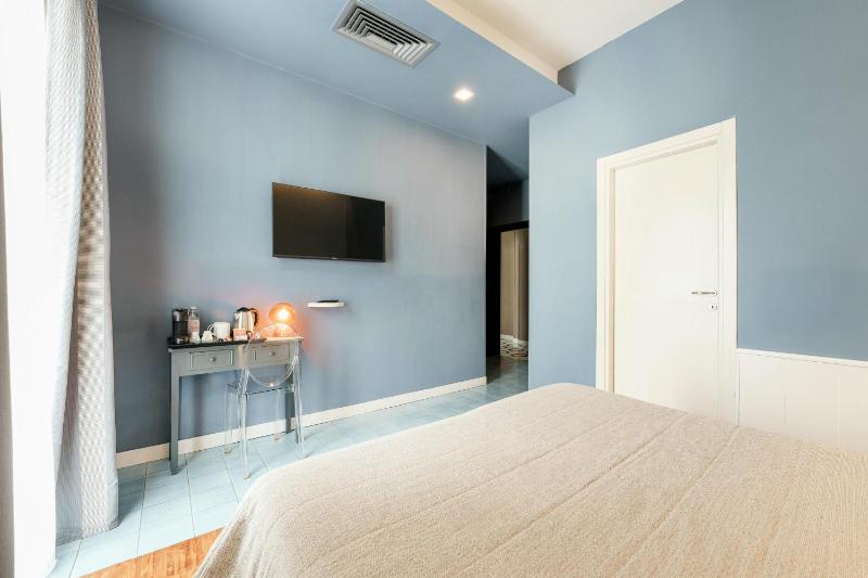 Double or Twin Room with Balcony image 2