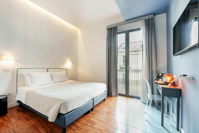 Double or Twin Room with Balcony image 3