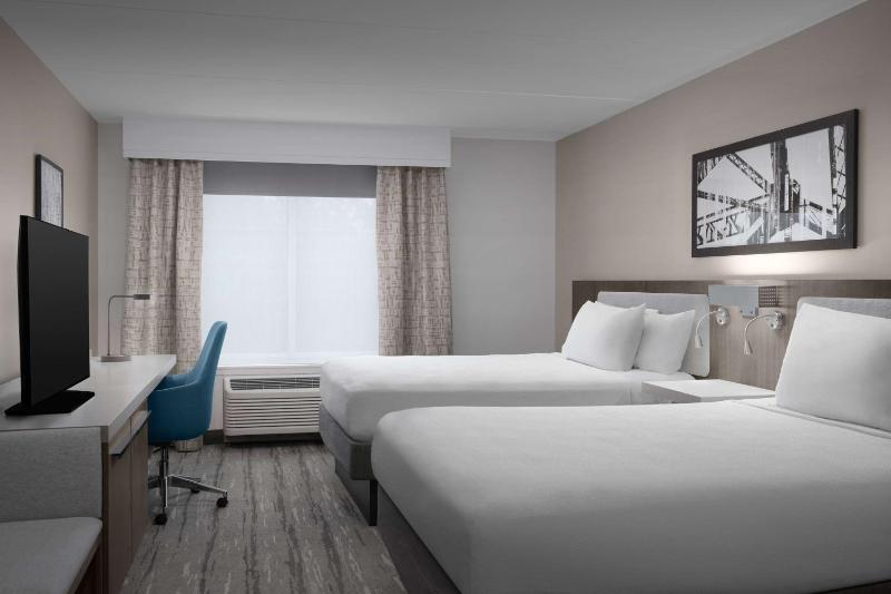 Queen Room with Two Queen Beds image 3