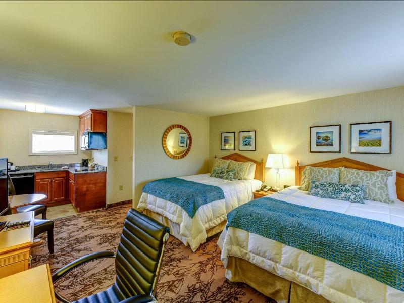 Efficiency Queen Room with Two Queen Beds - Non Smoking  image 2