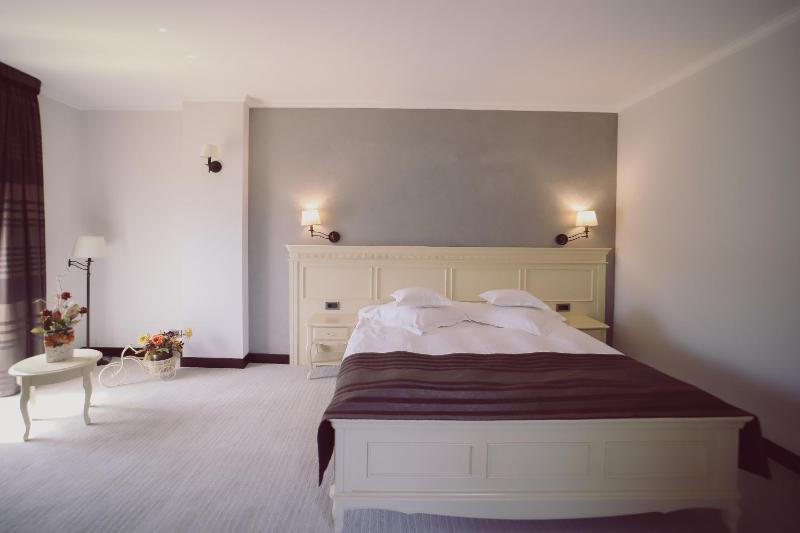 Deluxe Double Room image 1
