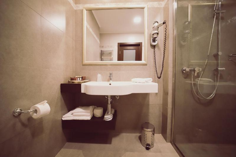 Deluxe Double Room image 4