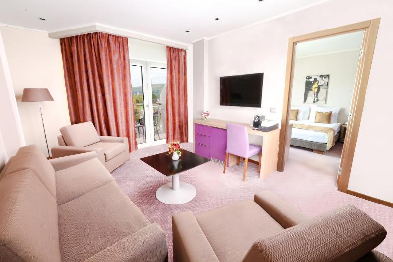 Suite with Spa Bath image 1