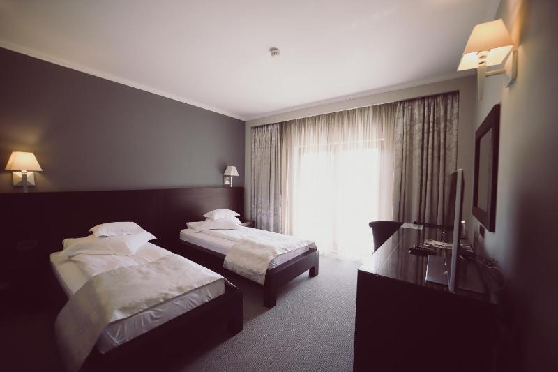 Twin Room with Lake View image 1
