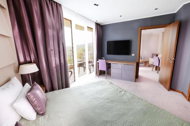 Suite with Spa Bath and Sauna image 1