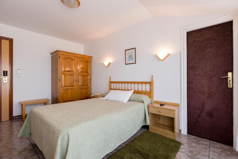 Standard Family Room image 2
