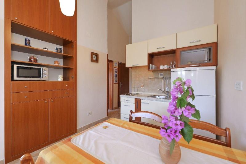 One-Bedroom Apartment image 1