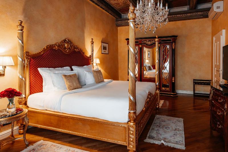 Royal Suite image 1