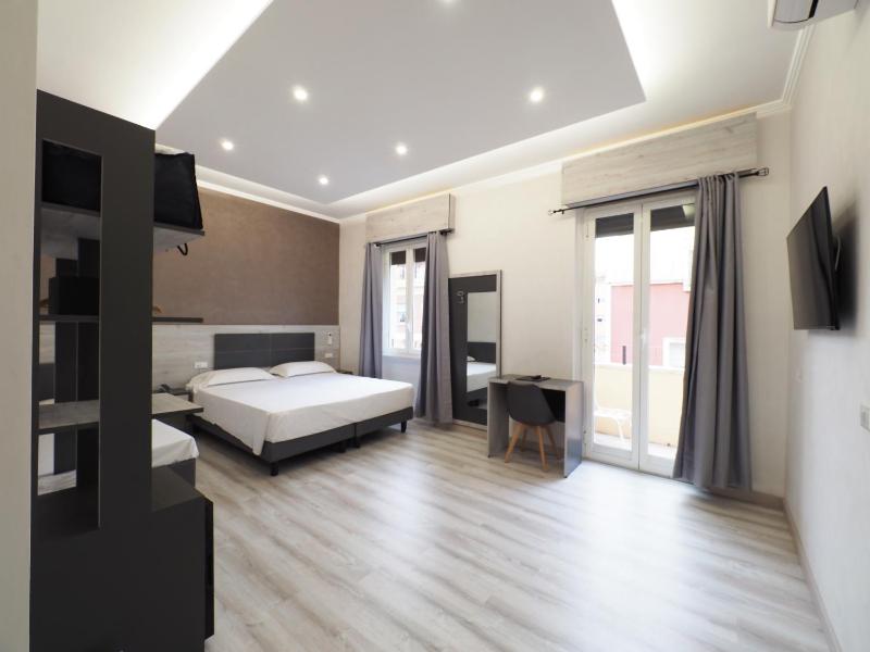 Double Room image 4