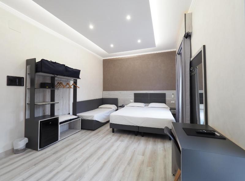 Quadruple Room image 4