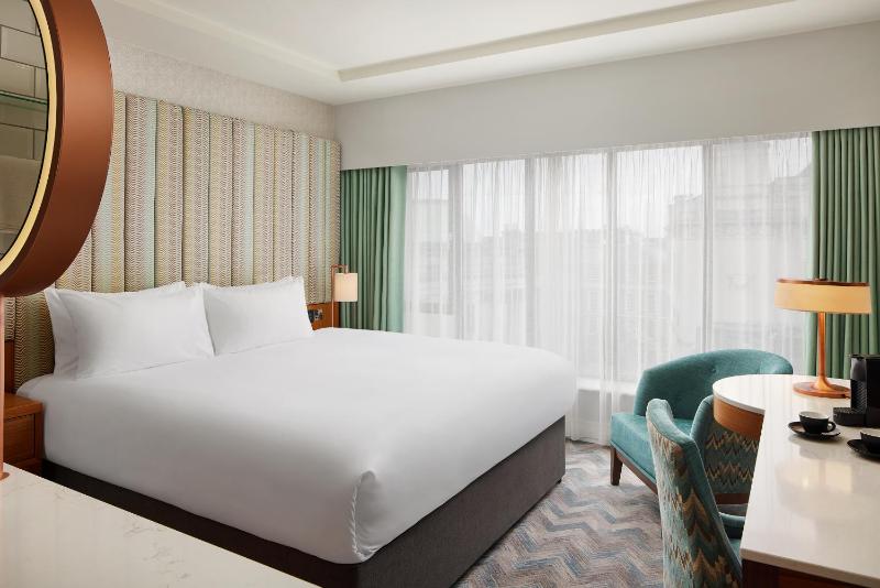 Executive King Room image 4