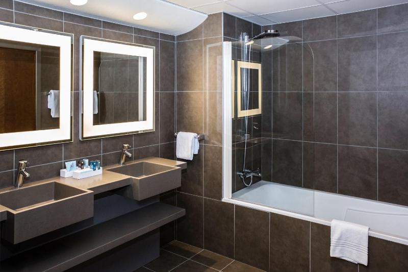Suite with One Double Bed and Sofa Bed image 4