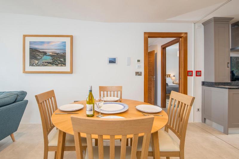 16 Waters Edge - image 10