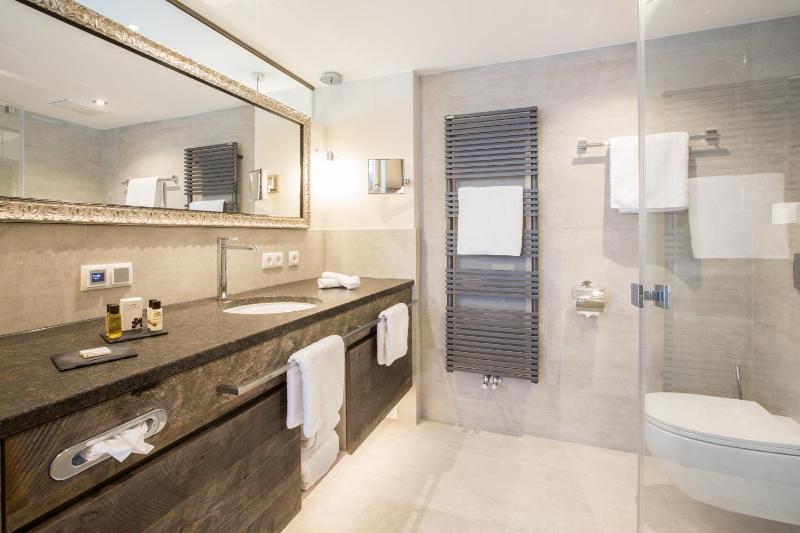 Deluxe Double Room image 2