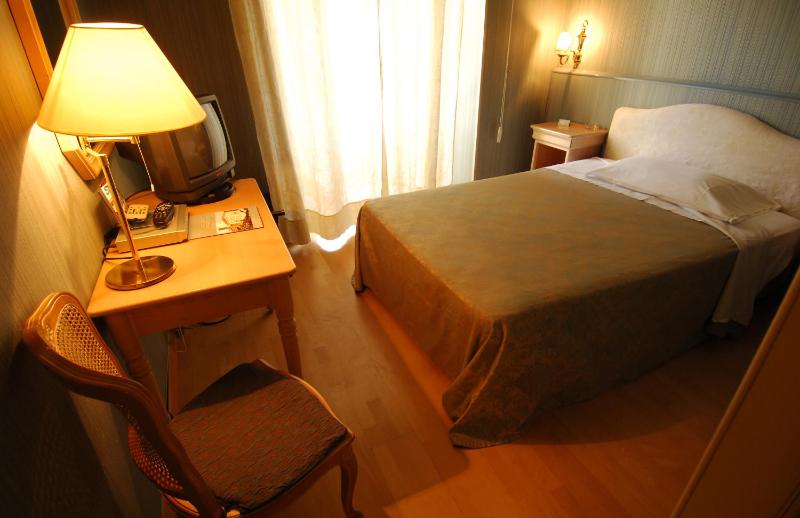 Single Room image 2
