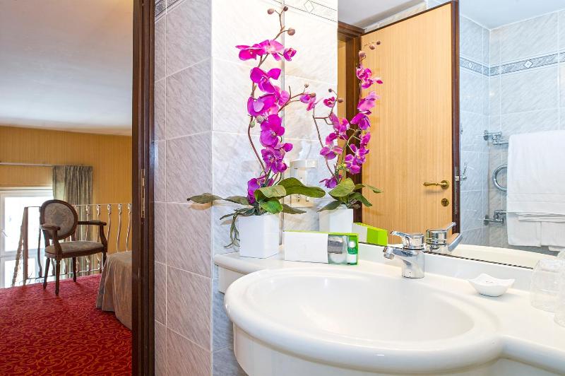 Double Room (1 Adult) image 3