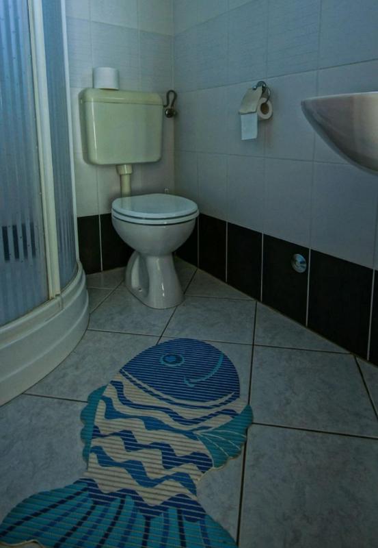 One-Bedroom Apartment image 3