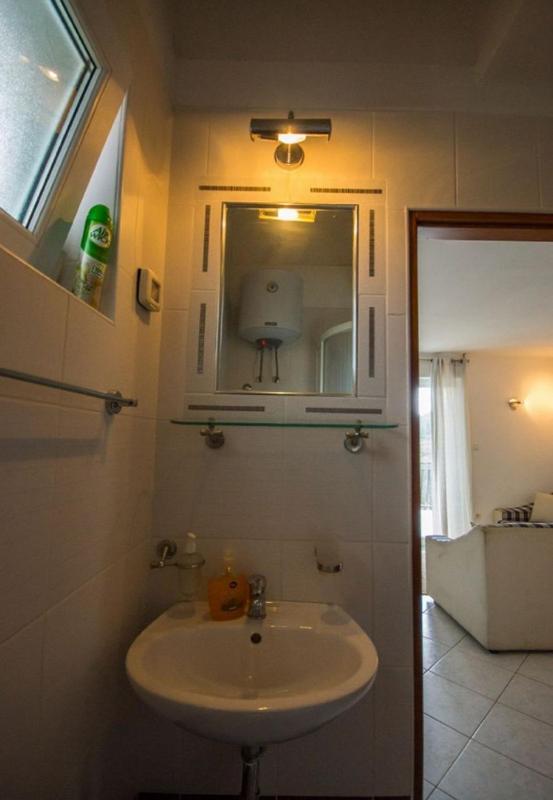 One-Bedroom Apartment image 2