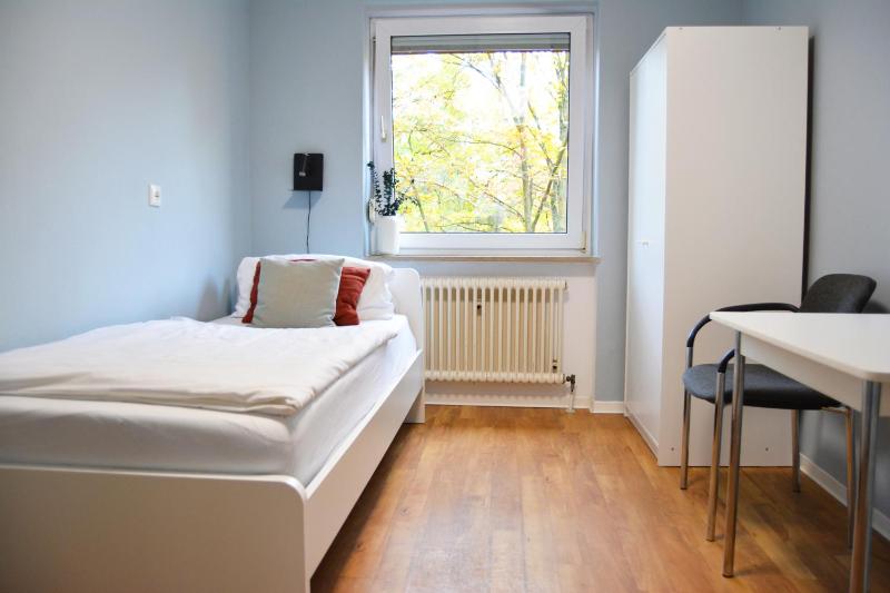 Single Room with Shared Bathroom image 3