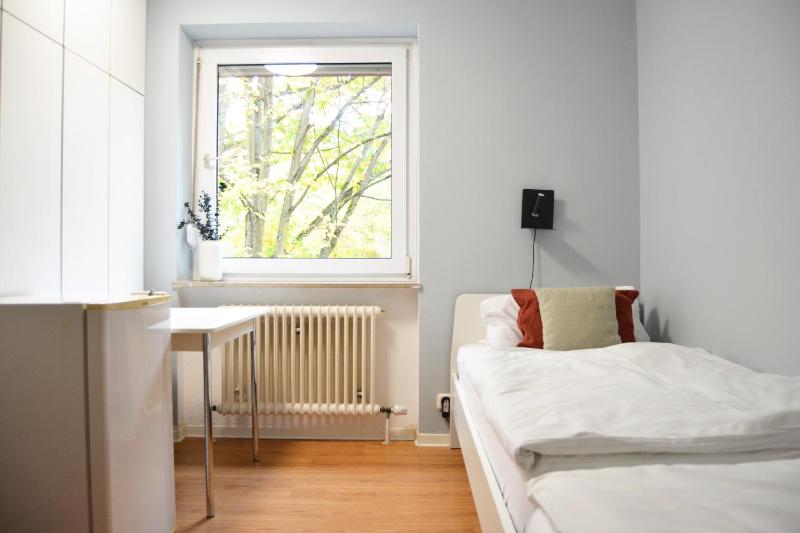 Twin Room with Shared Bathroom image 3