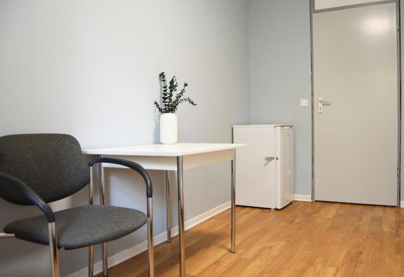 Single Room with Shared Bathroom image 4