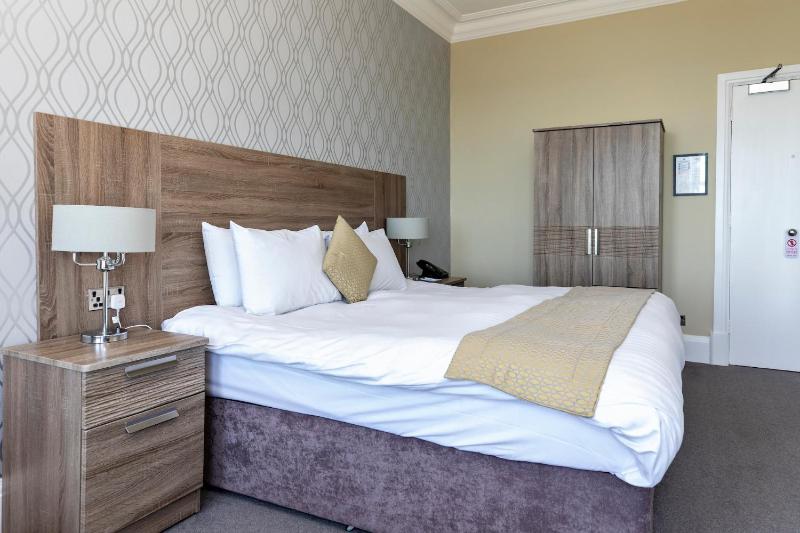 Double or Twin Room image 4