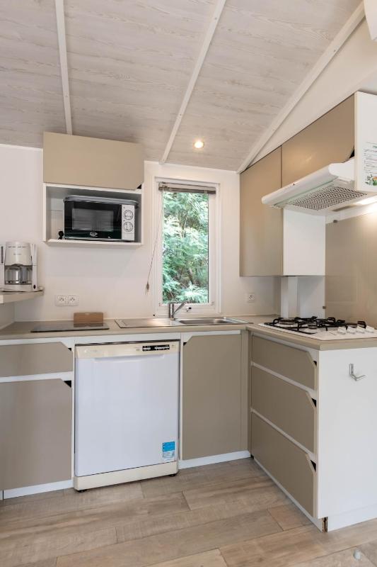 Mobile Home Comfort Four-Bedroom  image 1