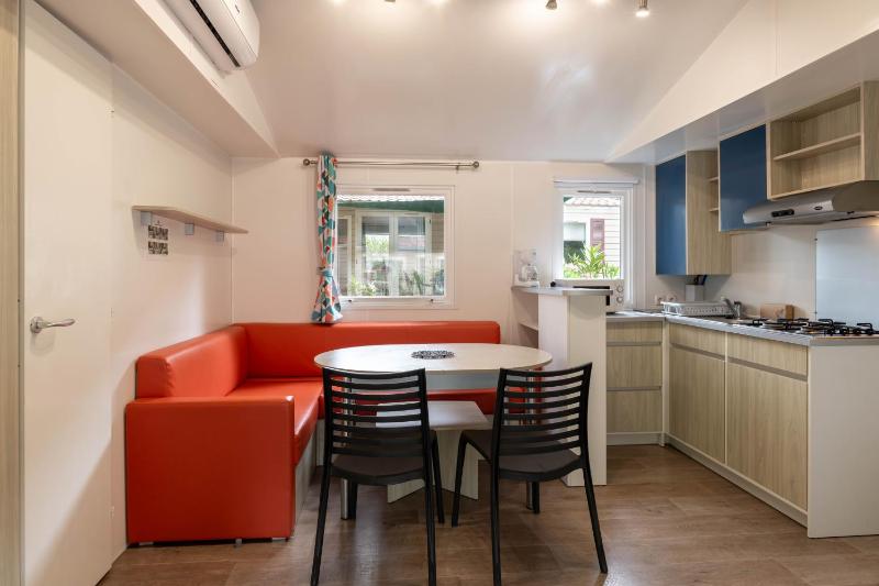 Mobile Home Comfort Three-Bedroom image 2