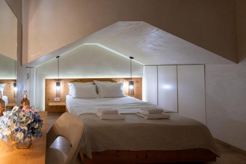 Panellinion Luxury Rooms - image 15