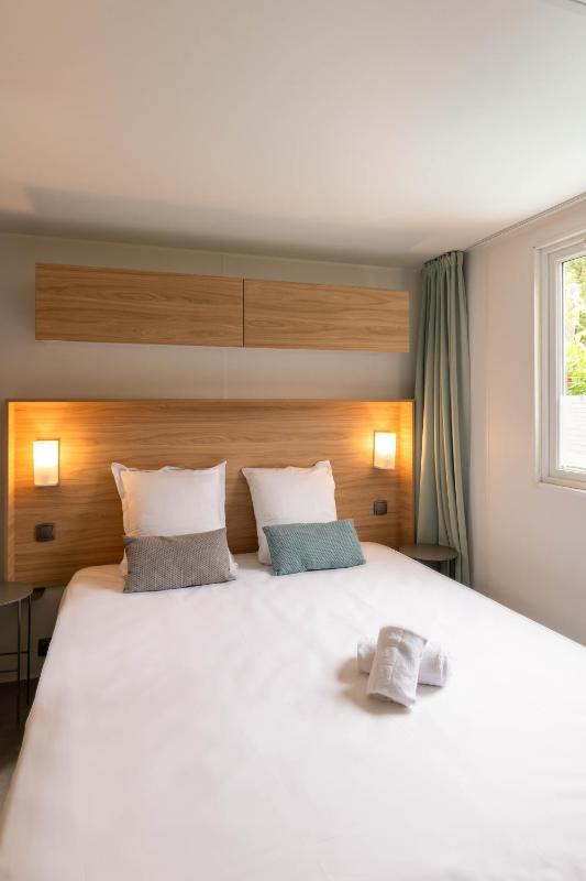 Mobile home Comfort Three-Bedroom with Jacuzzi  image 2