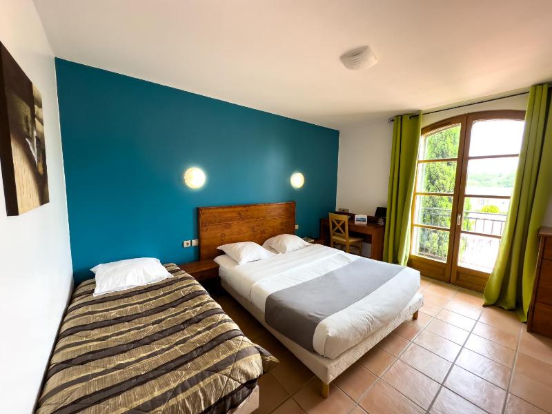 Triple Room with Balcony image 1