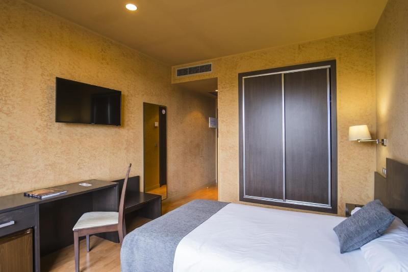 Standard Single Room image 3