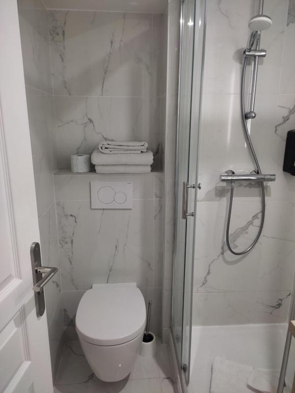 Double Room image 2