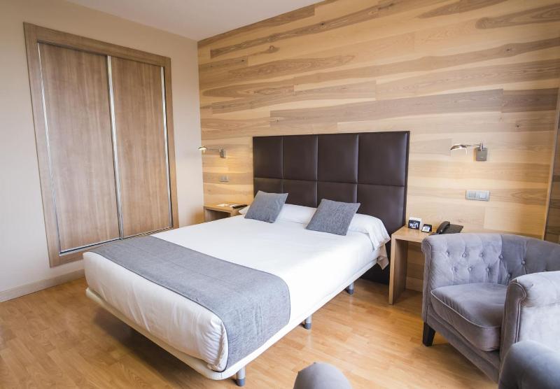 Premium Double Room image 4