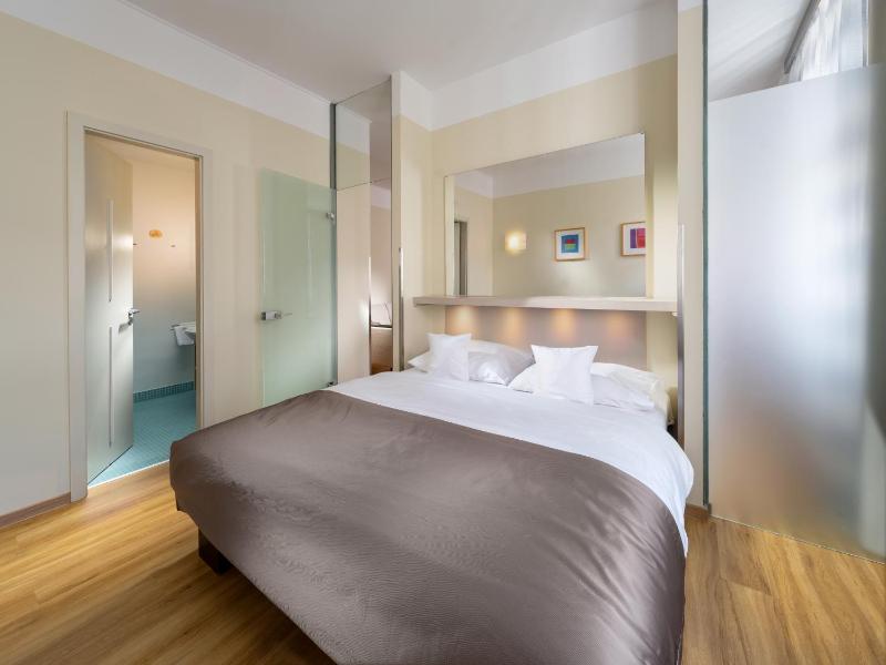 One Bedroom Business Apartment image 1