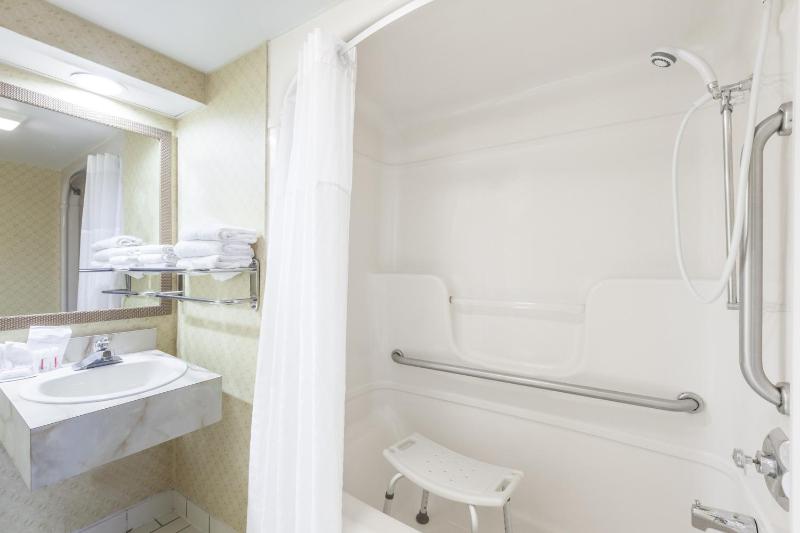 2 Double Beds, Mobility/Hearing Accessible Room, Bathtub w/ Grab Bars, Non-Smoking image 2