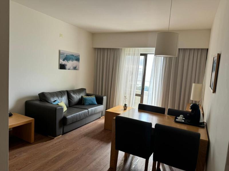 Deluxe Suite with Sea View image 4