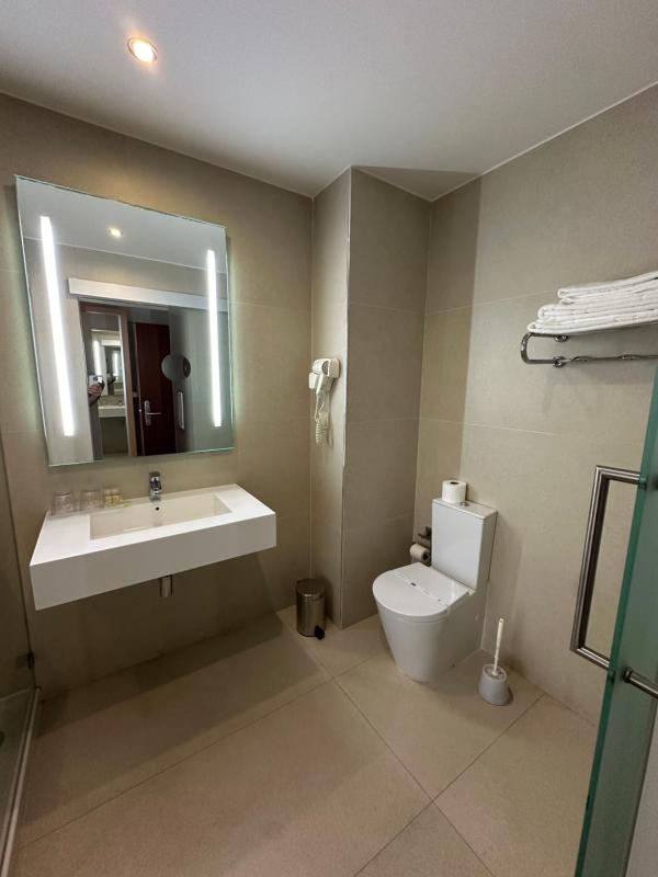 Deluxe Family Room image 3