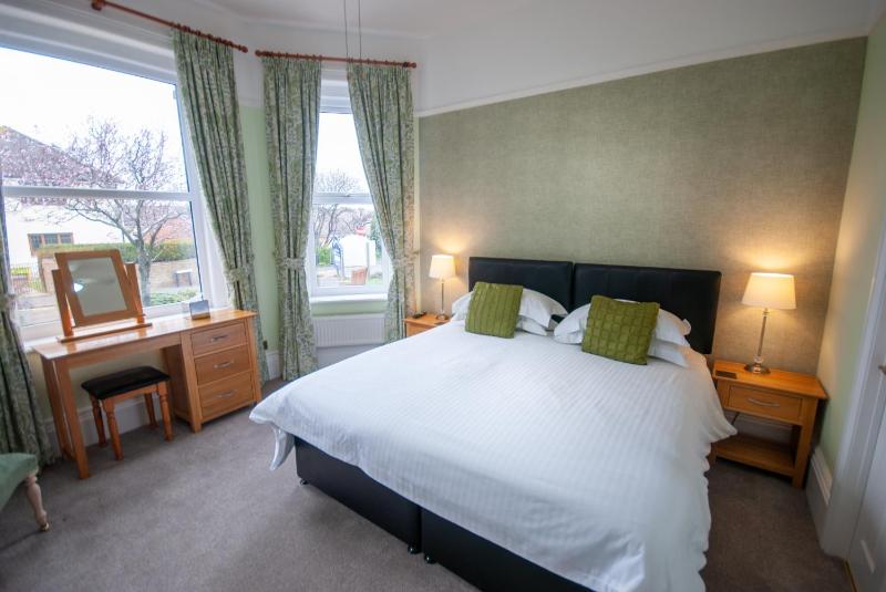 Superior Double/Twin Room image 3
