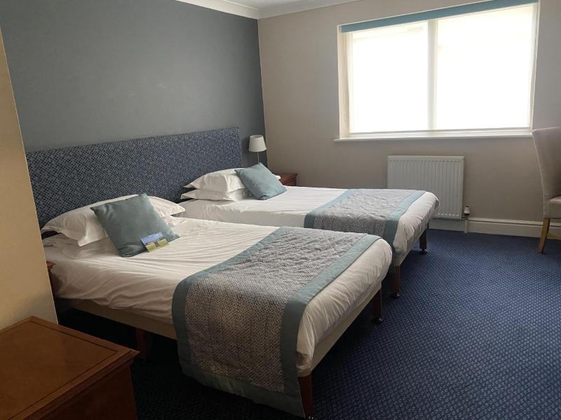 Budget Twin Room - Internal facing image 1