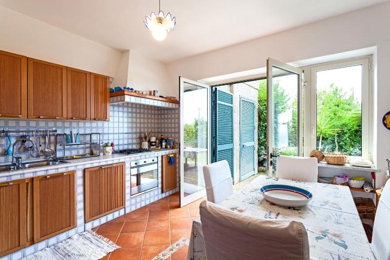 AMORE RENTALS - Villa The Stone on the Sea - image 8