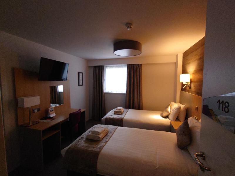 Twin Room image 3