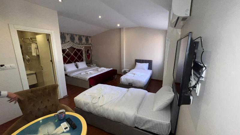 Quadruple Room with Sea View image 1