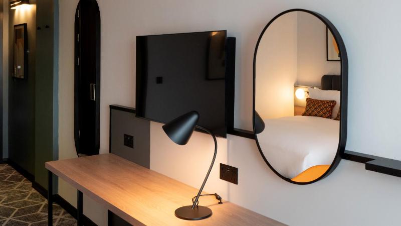 Standard King Room image 4