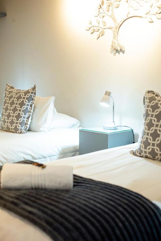 Crisp Guest Rooms - image 9