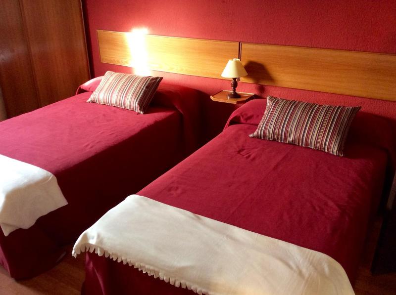 Twin Room image 2
